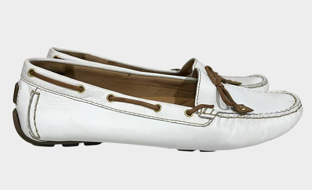 Clarks Artisan Boat Shoes Driving Loafers Size 8.5 White Leather Moccasin Flats